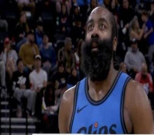 李嗣镕姐弟,足球盛宴同,姐姐时尚穿,万博manbetx体育平台,万博体育官网,万博体育app下载,ManBetX,SPORTS